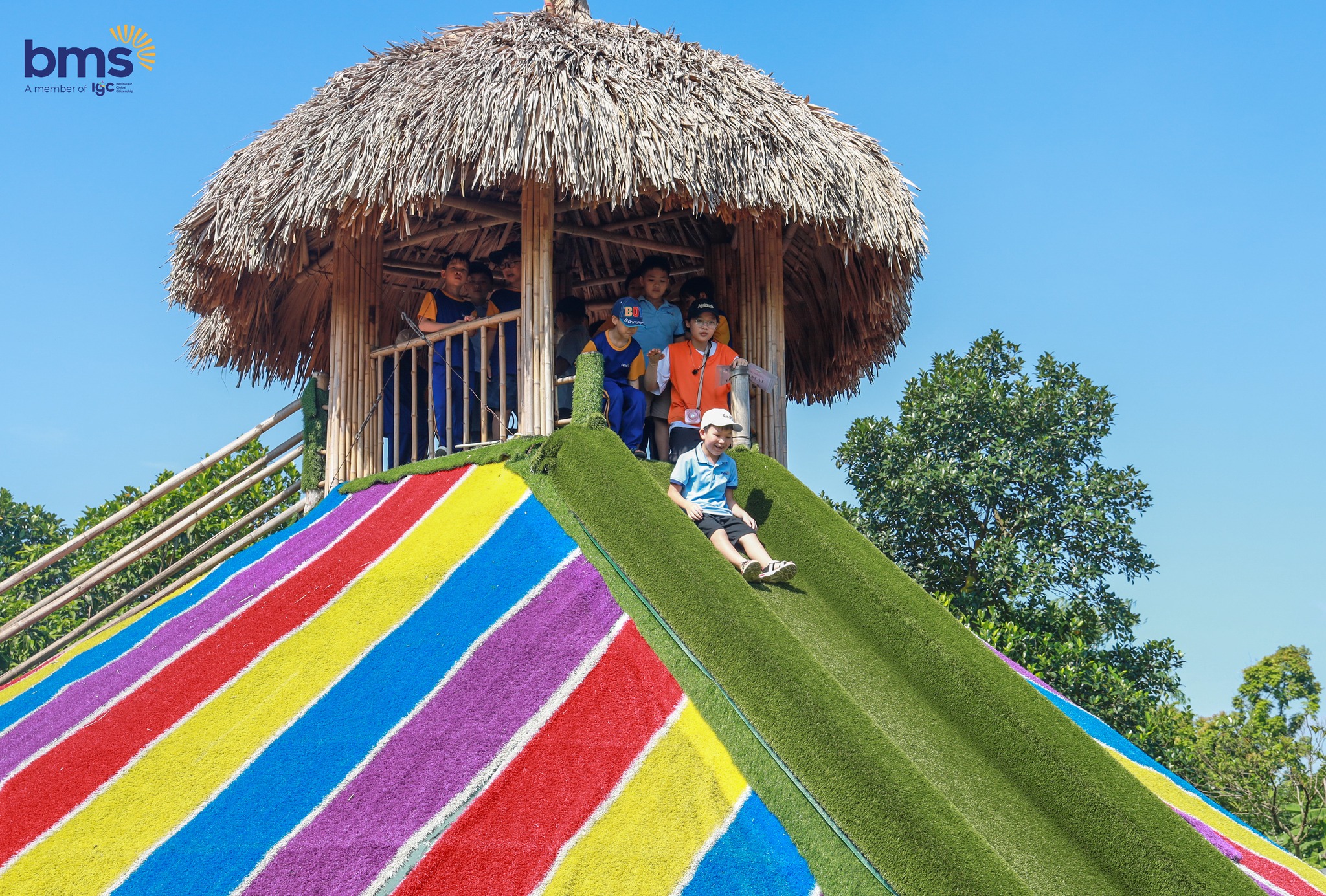 “Chạm” vào thiên nhiên đầy sắc màu cùng BMSers tại miền đất Erahouse