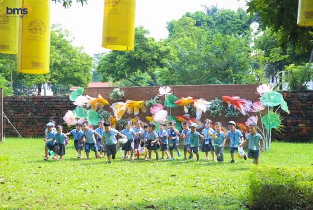 Theo dấu cội nguồn - dòng chảy lịch sử trong tim con